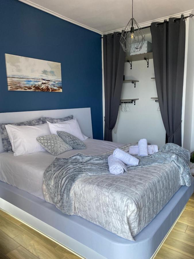 Seafront Kalamata Haven - Blue Luxury Suite Экстерьер фото